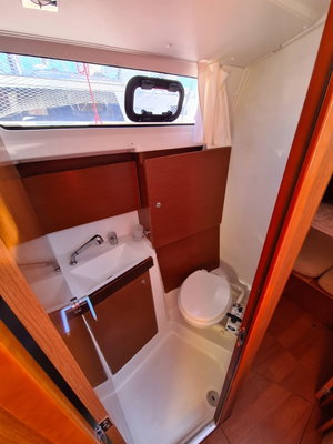 Oceanis 35.1 „LAMPUGA“ – fotka 9