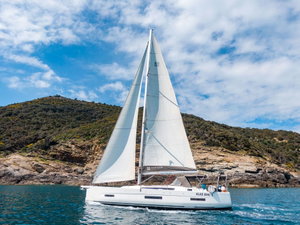 Dufour 530 „Thea - A/C, Generator, Water maker, Solar Panel“ – fotka 1