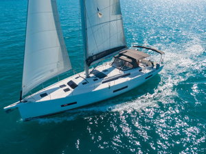 Dufour 530 „Cassiopea - A/C, Generator, Water maker, Solar Panel“ – fotka 1