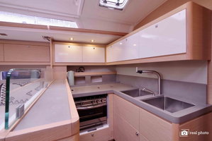 Dufour 530 „Cassiopea - A/C, Generator, Water maker, Solar Panel“ – fotka 6