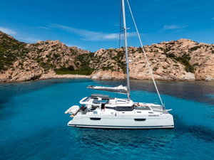 Saona 47 „ORSA 3 - A/C, Generator, Water maker“ – fotka 1
