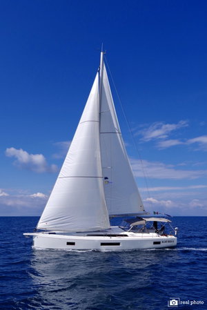 Oceanis 51.1 „Jack - Water maker, Solar Panel“ – fotka 9