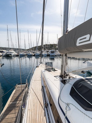 Elan E5 „LINA 2020 (new sails 2024., air condition)“ – fotka 24