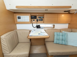 Elan E5 „LINA 2020 (new sails 2024., air condition)“ – fotka 5