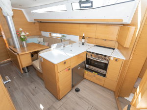 Elan E5 „LINA 2020 (new sails 2024., air condition)“ – fotka 3