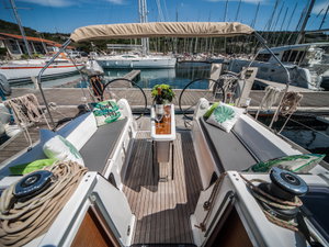 Dufour 350