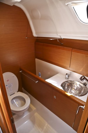 Sun Odyssey 33i „Afroessa“ – fotka 3