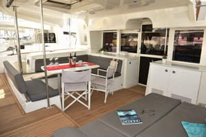 Lagoon 450 Flybridge „AMELIA (A/C, Generator, Watermaker)“ – fotka 4
