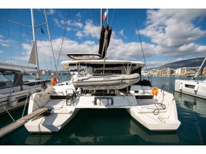 Lagoon 42 „Silver VIII (A/C and Generator)“ – fotka 1