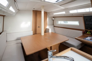Sun Odyssey 380