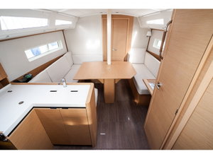 Sun Odyssey 380