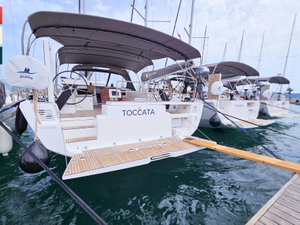 Dufour 470 „Toccata (A/C & gen)“ – fotka 2
