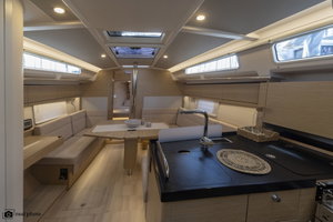 Hanse 388 „Tecla - Water maker, Solar Panel - BOTH SAILS triradial, Retractabile Bow Trust“ – fotka 5