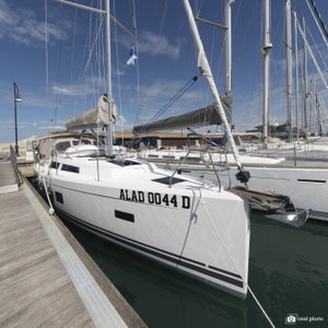 Hanse 388 „Tecla - Water maker, Solar Panel - BOTH SAILS triradial, Retractabile Bow Trust“ – fotka 10
