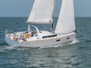 Oceanis 38.1 „Maestrale - Standard line“ – fotka 1