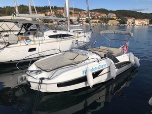 Beneteau Flyer 7.7 SUNdeck „SUNdeck“ – fotka 4