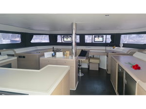 Dufour 48 Catamaran „Danai - Skippered“ – fotka 2