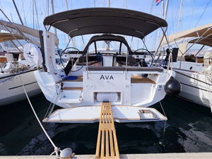 Dufour 41 „Ava (A/C & gen)“ – fotka 1