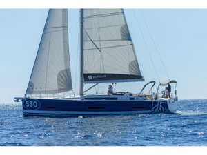 Dufour 530 „Ionian Blue“ – fotka 1