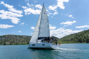 Oceanis 51.1 „First Friendship“ – fotka 2