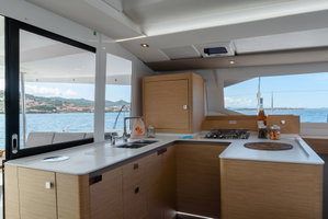 Astrea 42 „Agitation - A/C, Generator, Water maker. Solar panel“ – fotka 9