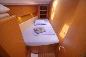 Sun Odyssey 44i „Night & Day“ – fotka 9