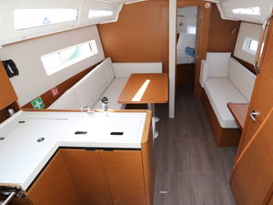 Sun Odyssey 380 „Red Kiss“ – fotka 3