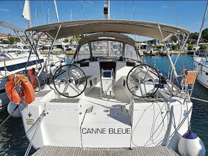Sun Odyssey 449 „Canne Bleue“ – fotka 1