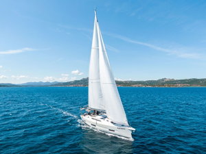 Dufour 530 „Olimpia - A/C, Generator, Water maker“ – fotka 11