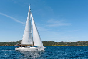 Dufour 530 „Olimpia - A/C, Generator, Water maker“ – fotka 2