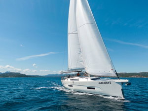 Dufour 530 „Olimpia - A/C, Generator, Water maker“ – fotka 10