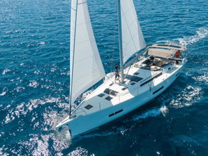 Dufour 530 „Olimpia - A/C, Generator, Water maker“ – fotka 12