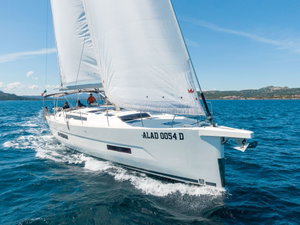 Dufour 530 „Olimpia - A/C, Generator, Water maker“ – fotka 1
