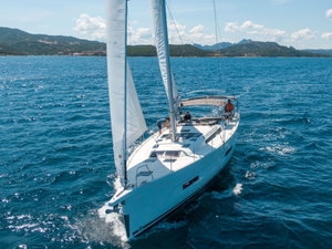 Dufour 530 „Olimpia - A/C, Generator, Water maker“ – fotka 9