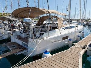 Sun Odyssey 410 „OLIVER new 2025 (air condition, solar panels)“ – fotka 1