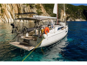 Oceanis 37.1 „PIPERI“ – fotka 1