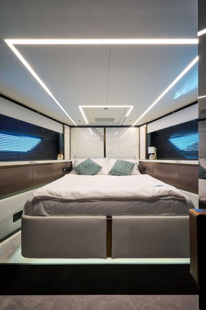 Explorer 62 „Blue Moon“ – fotka 10