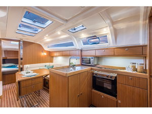 Bavaria Cruiser 37