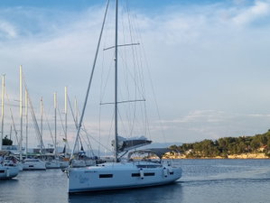 Sun Odyssey 490 „Izzy“ – fotka 1