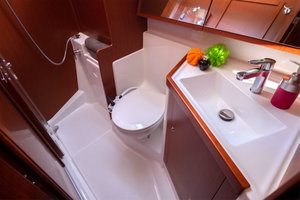 Oceanis 41.1 „Poison“ – fotka 8