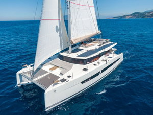 Aura 51 „Celestia - A/C, Generator, Water maker“ – fotka 1