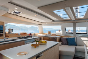 Aura 51 „Celestia - A/C, Generator, Water maker“ – fotka 8