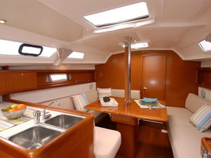 Oceanis 34 „Dizzy Lizzy“ – fotka 3