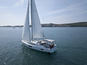 Oceanis 51.1 „MYRDIA“ – fotka 1