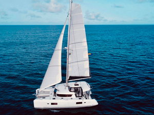 Lagoon 42 „BANGA“ – fotka 1