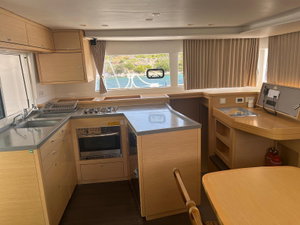 Lagoon 450 Flybridge „CARIAMA (air condition, generator, water maker, flybridge)“ – fotka 10
