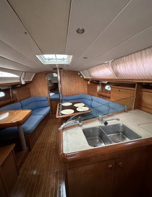 Sun Odyssey 37