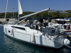 Oceanis 34.1 „ANOIA“ – fotka 1