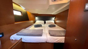 Oceanis 51.1 „Black Swan (A/C - Generator - 12 pax)“ – fotka 16