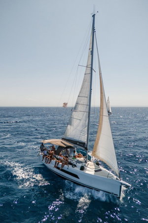 Dufour 37 „Tormenta (Available for Crewed Daily Charters Only)“ – fotka 15